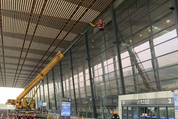 洪湖玻璃幕墙维护和保养